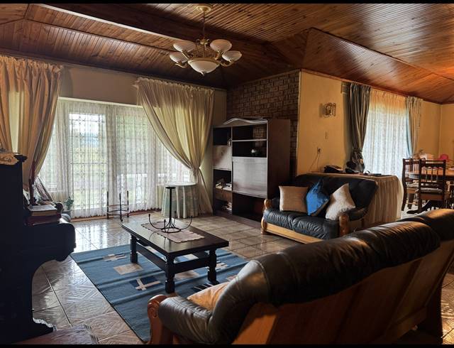 3 BEDROOM FREEHOLD FOR SALE IN HOWICK WEST
